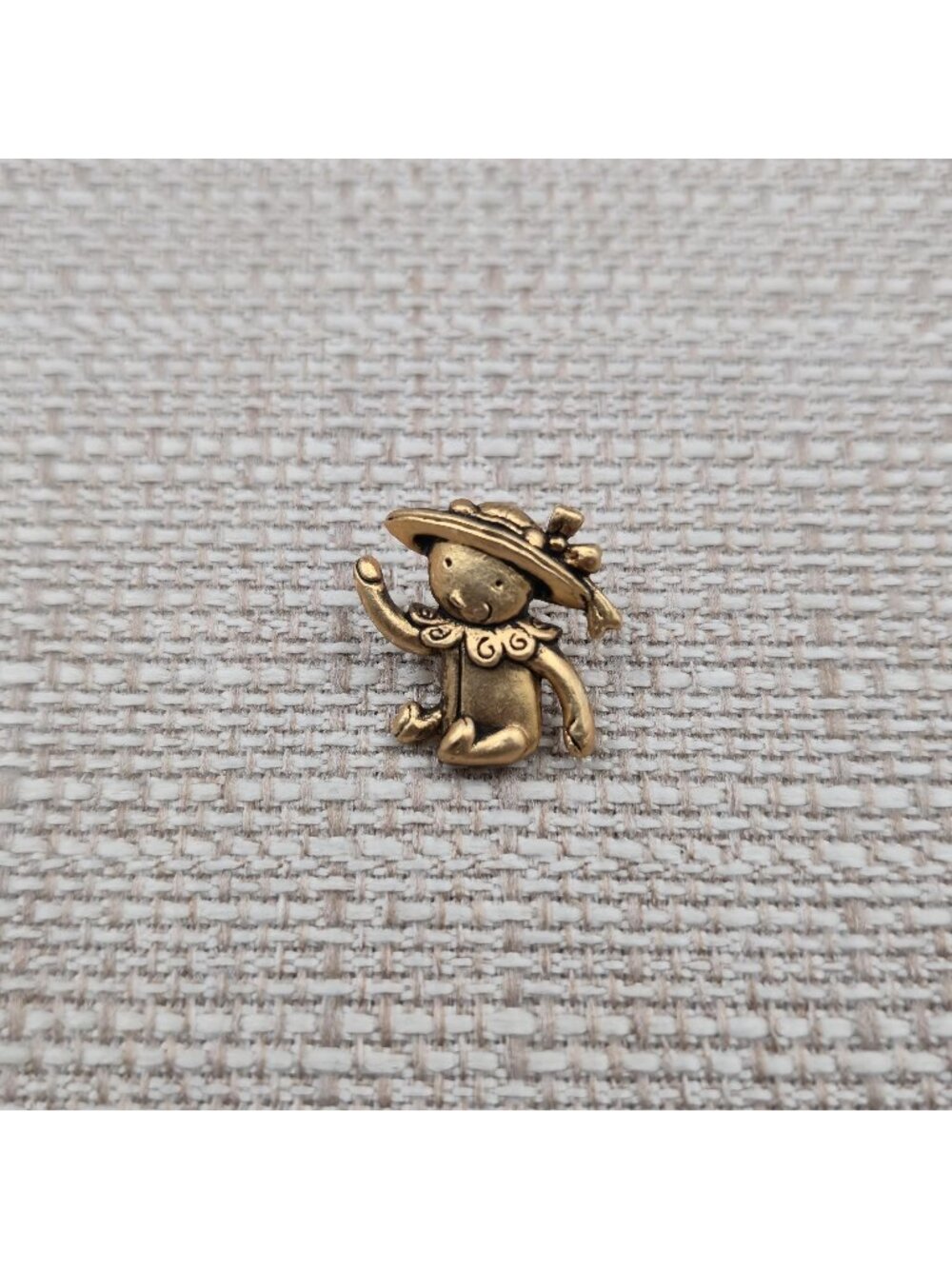 Vintage Gold Tone Waving Teddy Bear Pin A7376 - Picture 1 of 5